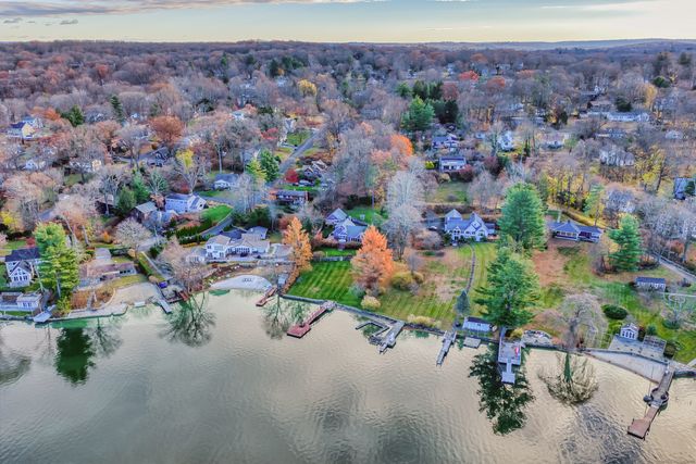 8 Snug Harbor Drive, Danbury, CT 06811