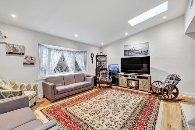 8 Snug Harbor Drive, Danbury, CT 06811