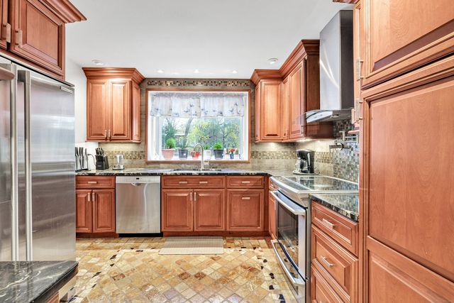 8 Snug Harbor Drive, Danbury, CT 06811