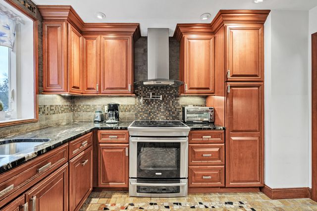 8 Snug Harbor Drive, Danbury, CT 06811