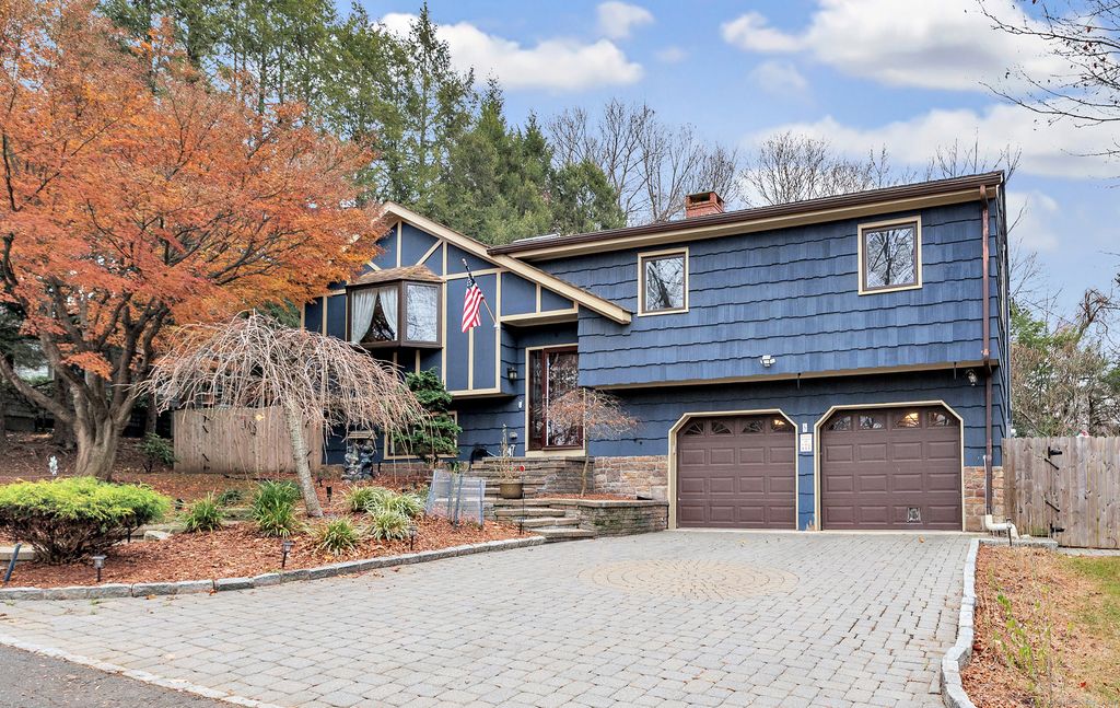 8 Snug Harbor Drive, Danbury, CT 06811