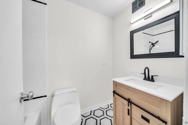 7033 N KEDZIE Avenue 815, Chicago, IL 60645