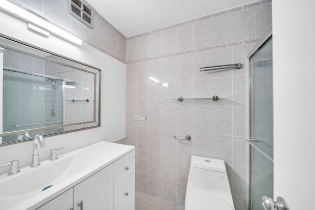 7033 N KEDZIE Avenue 815, Chicago, IL 60645