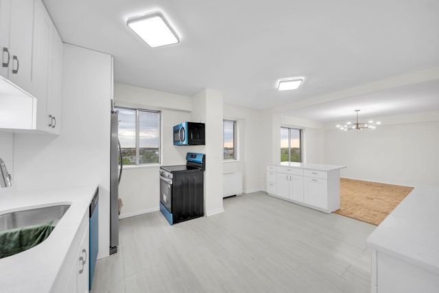 7033 N KEDZIE Avenue 815, Chicago, IL 60645