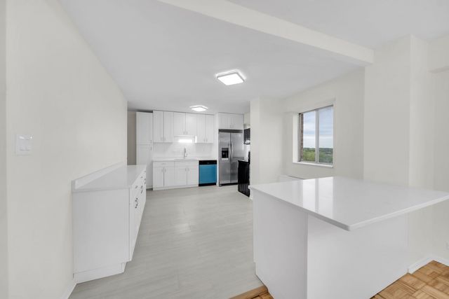 7033 N KEDZIE Avenue 815, Chicago, IL 60645