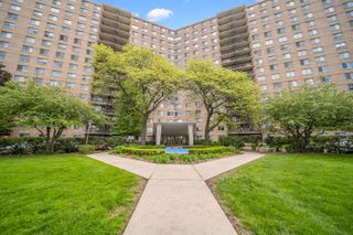 7033 N KEDZIE Avenue 815, Chicago, IL 60645