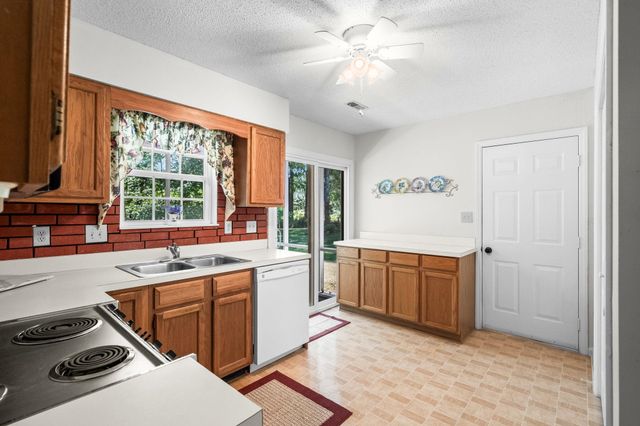 108 Woodlake Dr., Murrells Inlet, SC 29576