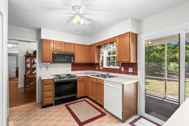 108 Woodlake Dr., Murrells Inlet, SC 29576
