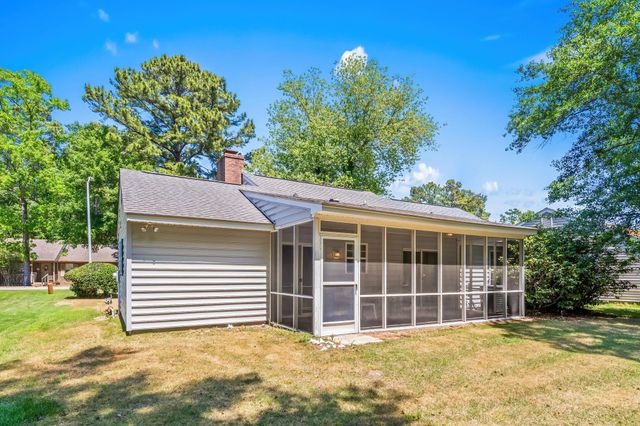 108 Woodlake Dr., Murrells Inlet, SC 29576