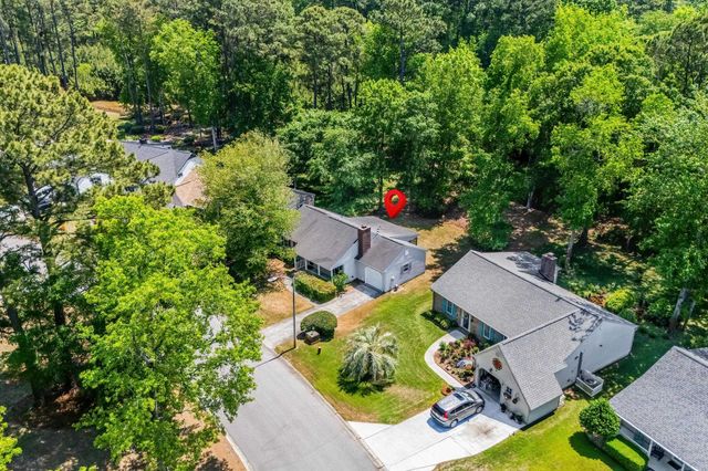 108 Woodlake Dr., Murrells Inlet, SC 29576