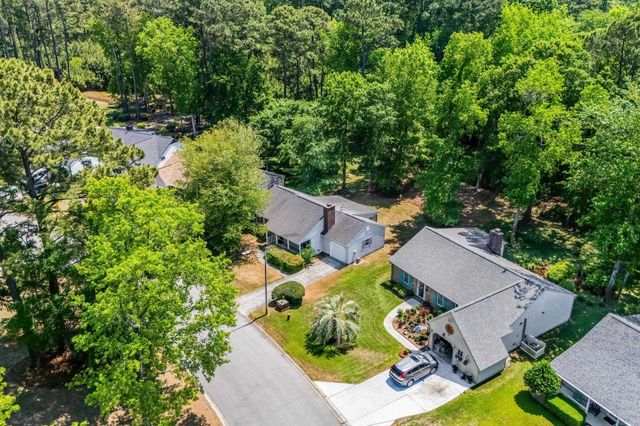 108 Woodlake Dr., Murrells Inlet, SC 29576