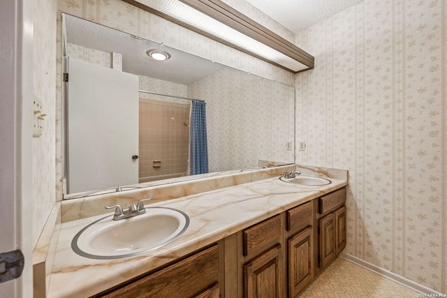 1240 County Road 324, Adkins, TX 78101