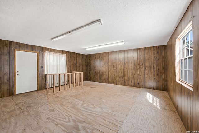 1240 County Road 324, Adkins, TX 78101