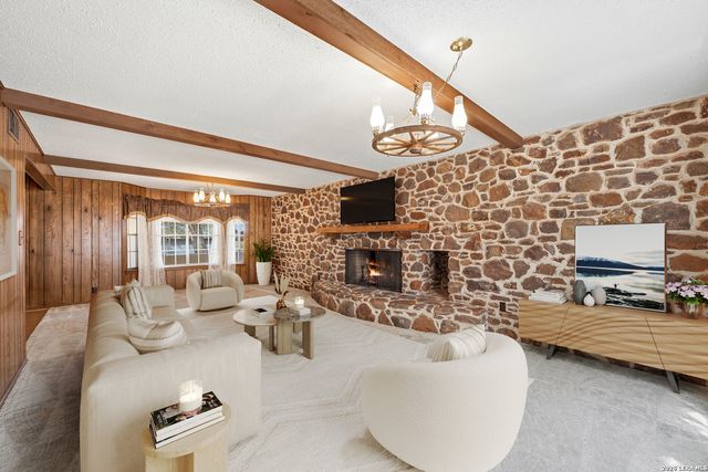 1240 County Road 324, Adkins, TX 78101