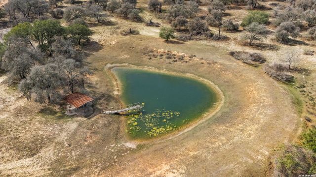 1240 County Road 324, Adkins, TX 78101