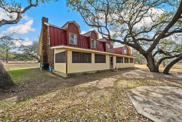 1240 County Road 324, Adkins, TX 78101
