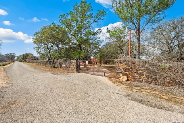 1240 County Road 324, Adkins, TX 78101