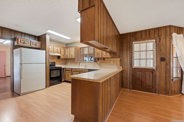 1240 County Road 324, Adkins, TX 78101