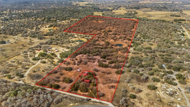 1240 County Road 324, Adkins, TX 78101