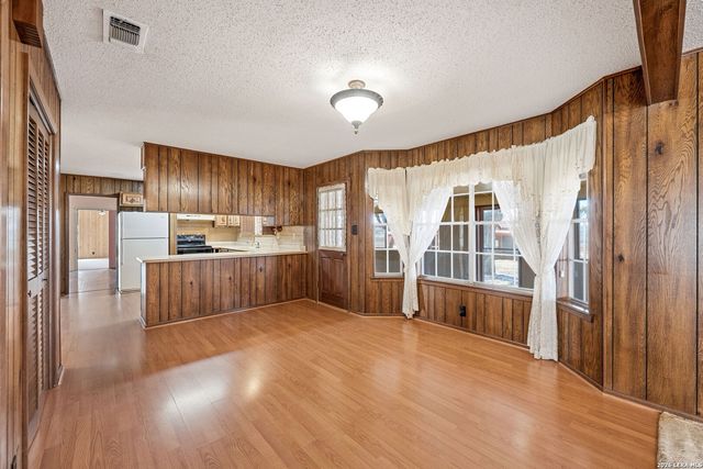 1240 County Road 324, Adkins, TX 78101