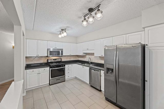 750 Pearson Street 208, Des Plaines, IL 60016