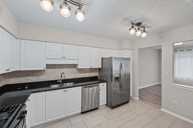 750 Pearson Street 208, Des Plaines, IL 60016