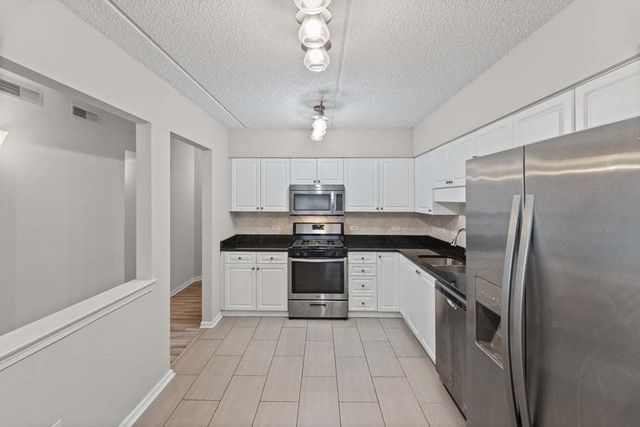 750 Pearson Street 208, Des Plaines, IL 60016
