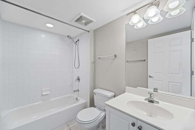 750 Pearson Street 208, Des Plaines, IL 60016