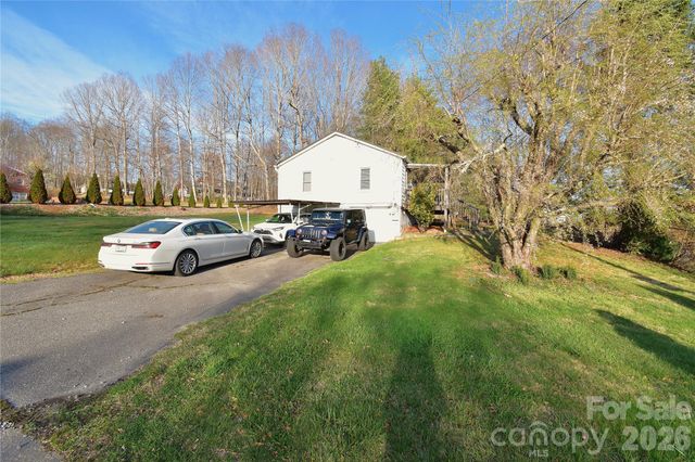 8 Donna Drive, Candler, NC 28715