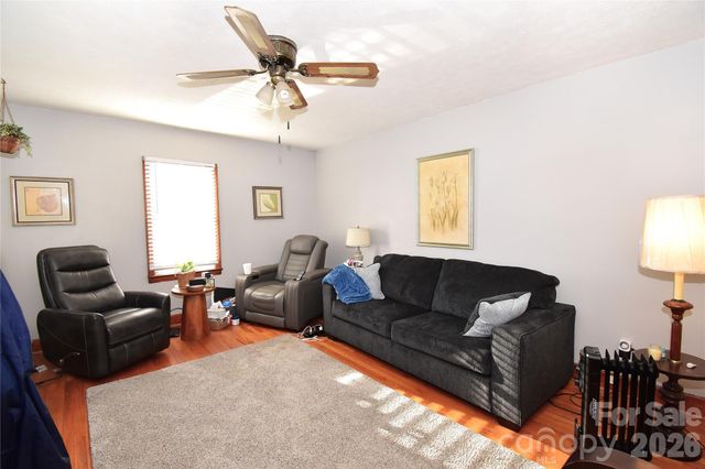 8 Donna Drive, Candler, NC 28715