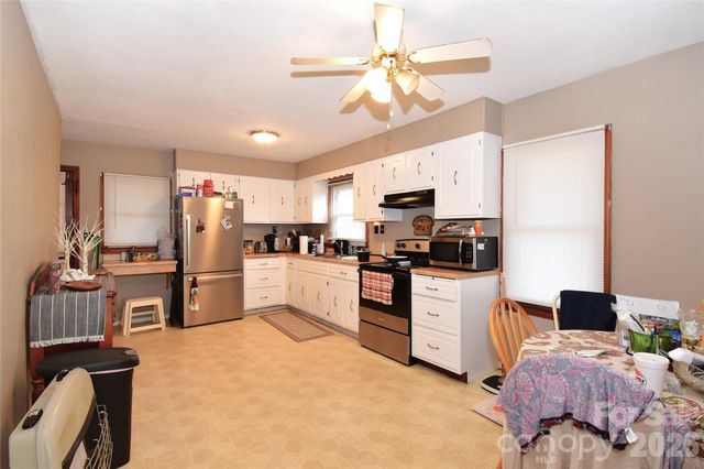 8 Donna Drive, Candler, NC 28715