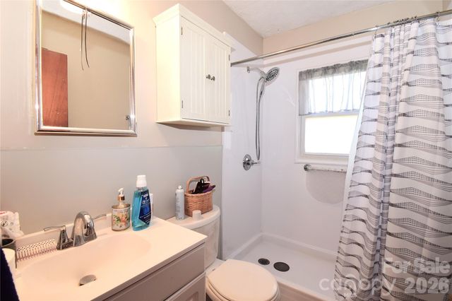 8 Donna Drive, Candler, NC 28715