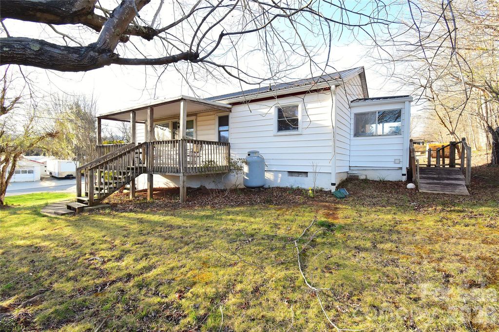 8 Donna Drive, Candler, NC 28715