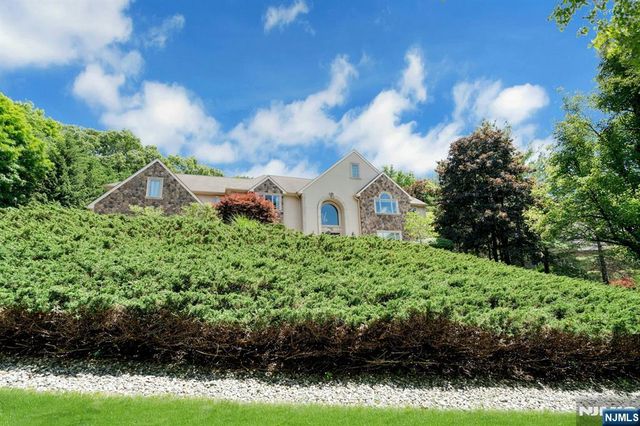 309 Skyridge Road, Franklin Lakes, NJ 07417