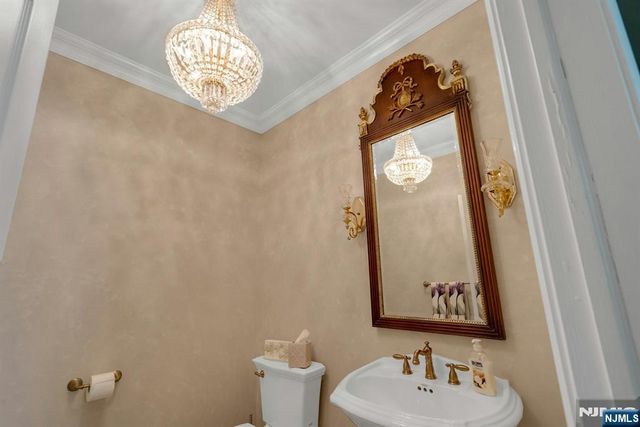 309 Skyridge Road, Franklin Lakes, NJ 07417