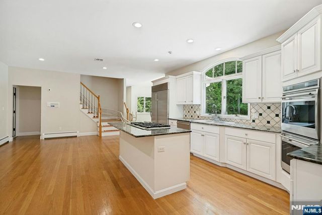 309 Skyridge Road, Franklin Lakes, NJ 07417