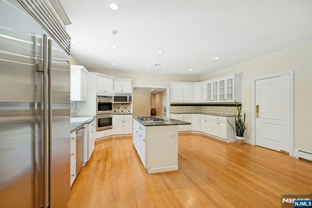 309 Skyridge Road, Franklin Lakes, NJ 07417