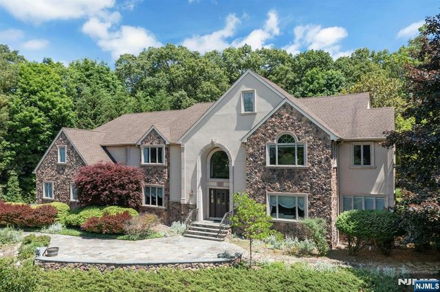 309 Skyridge Road, Franklin Lakes, NJ 07417