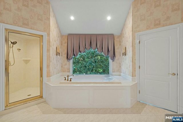 309 Skyridge Road, Franklin Lakes, NJ 07417