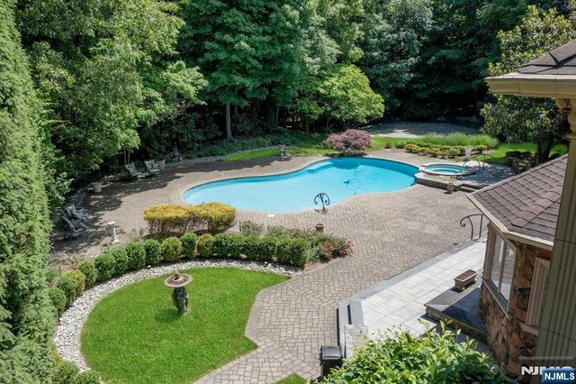 309 Skyridge Road, Franklin Lakes, NJ 07417