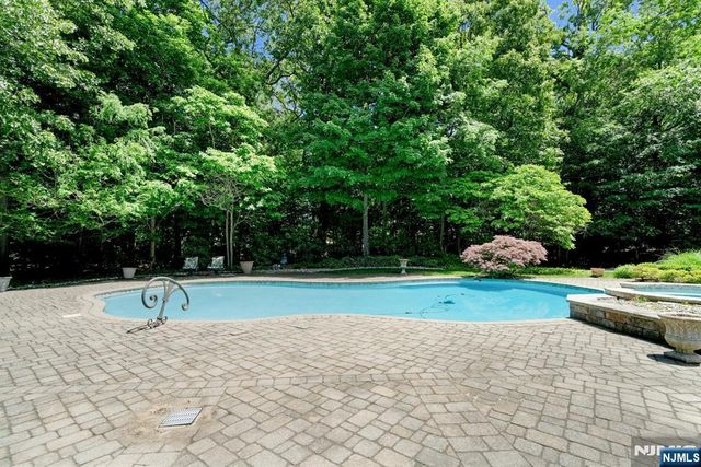 309 Skyridge Road, Franklin Lakes, NJ 07417