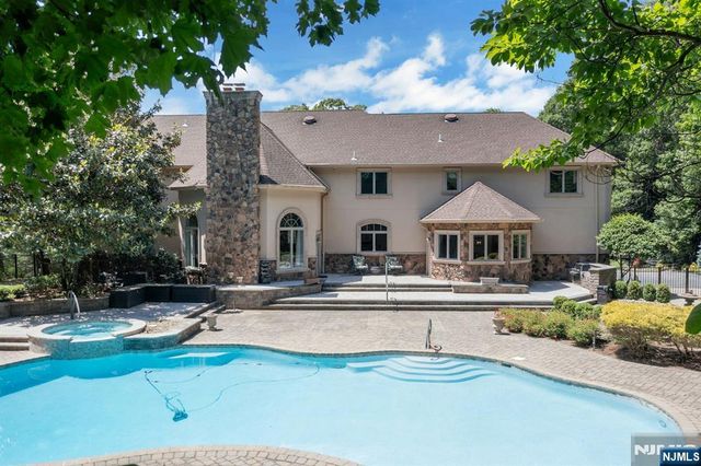 309 Skyridge Road, Franklin Lakes, NJ 07417