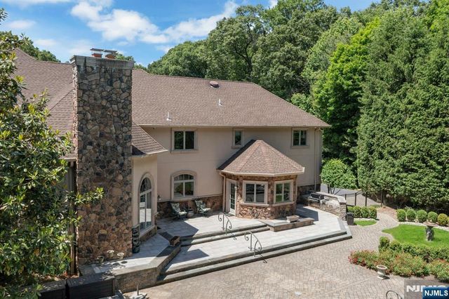 309 Skyridge Road, Franklin Lakes, NJ 07417