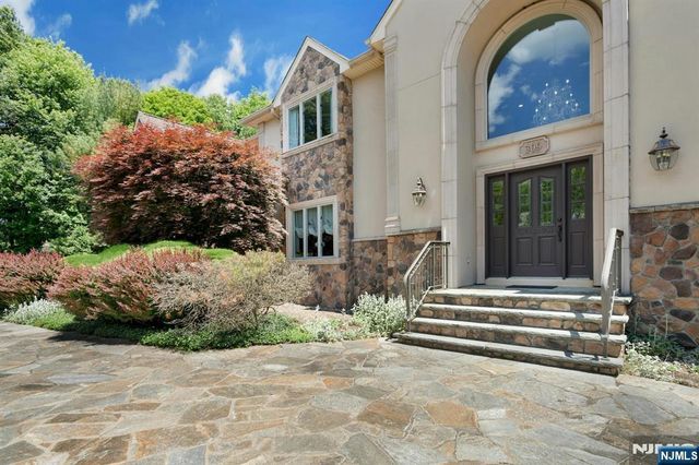 309 Skyridge Road, Franklin Lakes, NJ 07417