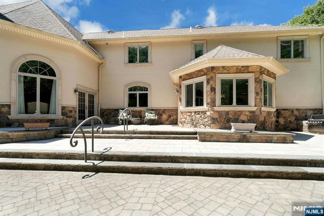 309 Skyridge Road, Franklin Lakes, NJ 07417