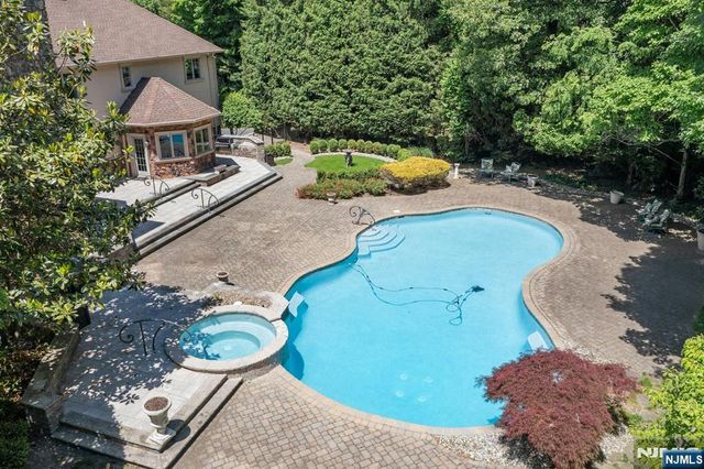 309 Skyridge Road, Franklin Lakes, NJ 07417