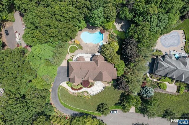 309 Skyridge Road, Franklin Lakes, NJ 07417