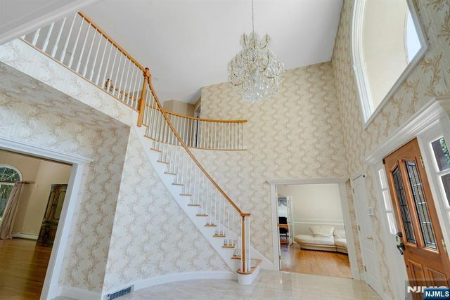 309 Skyridge Road, Franklin Lakes, NJ 07417