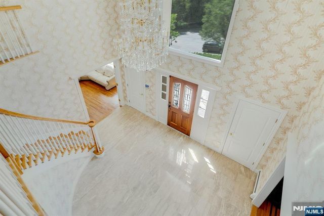 309 Skyridge Road, Franklin Lakes, NJ 07417