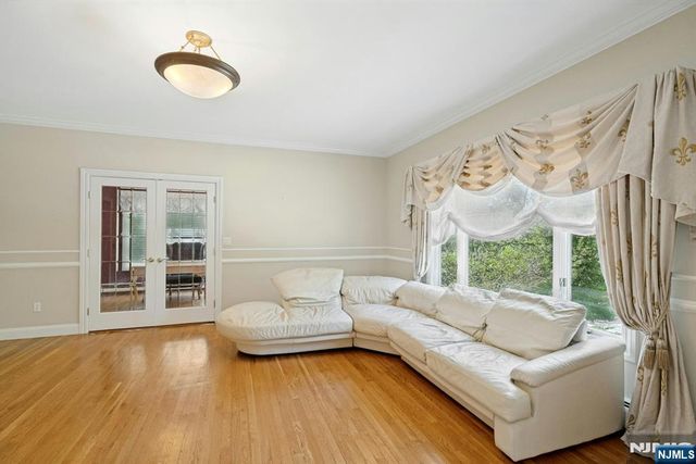 309 Skyridge Road, Franklin Lakes, NJ 07417
